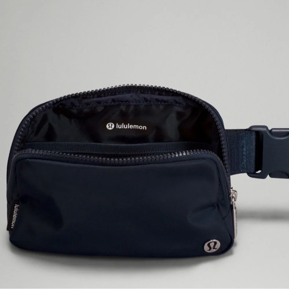 NWT 🍋 Lululemon True Navy Everywhere Belt Bag